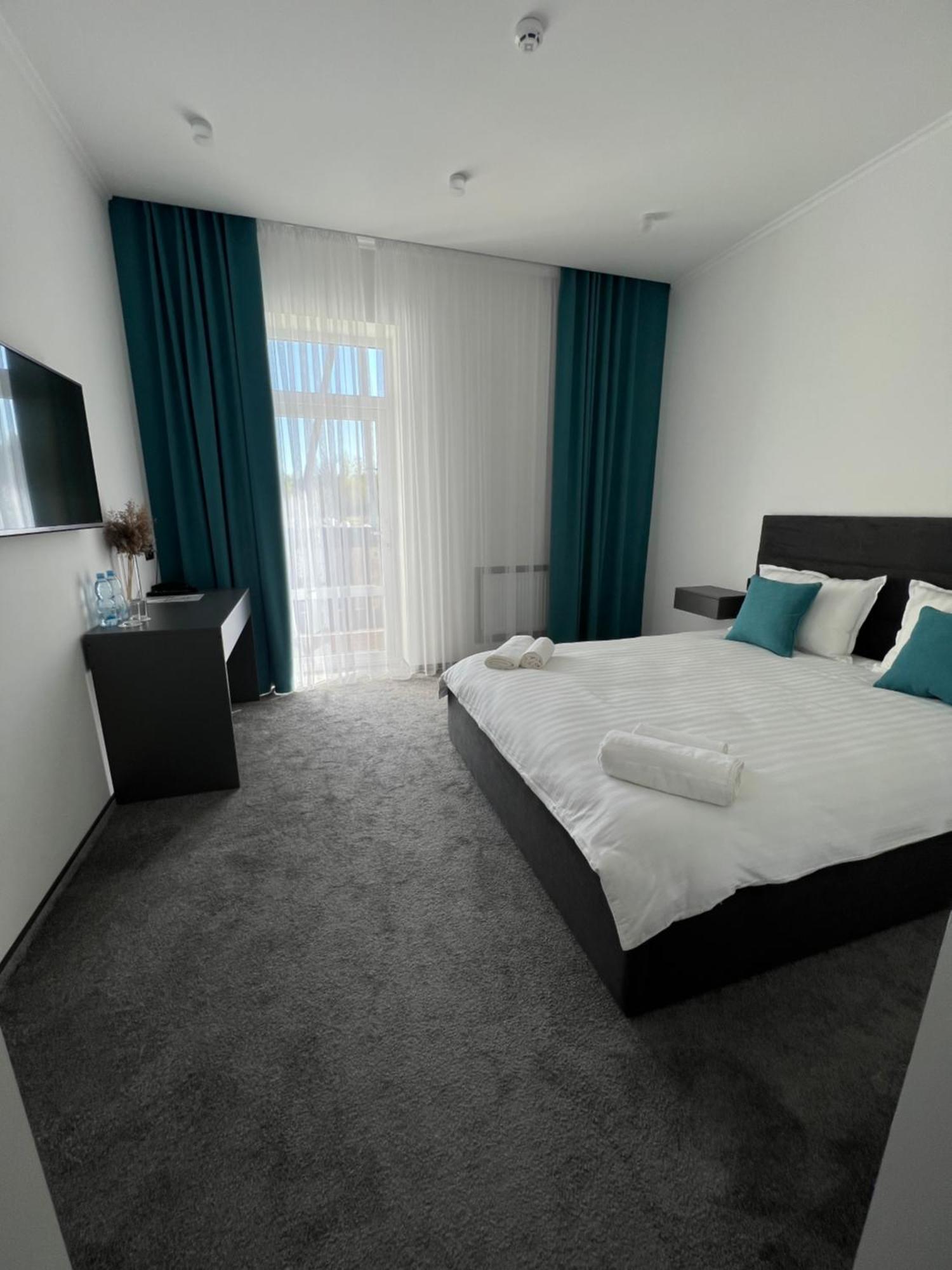 Royal Wood Hotel Rokytne  Экстерьер фото