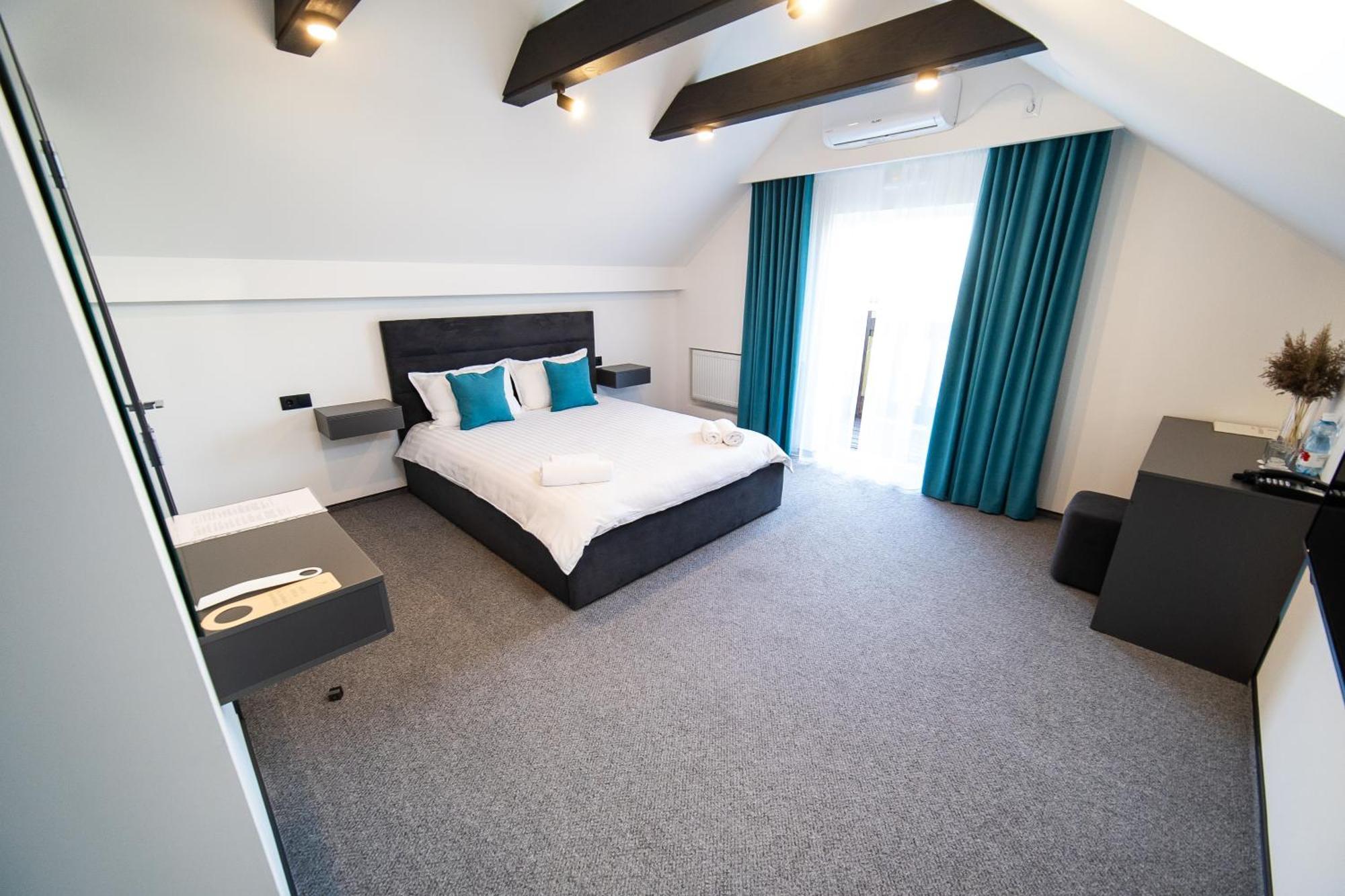 Royal Wood Hotel Rokytne  Экстерьер фото