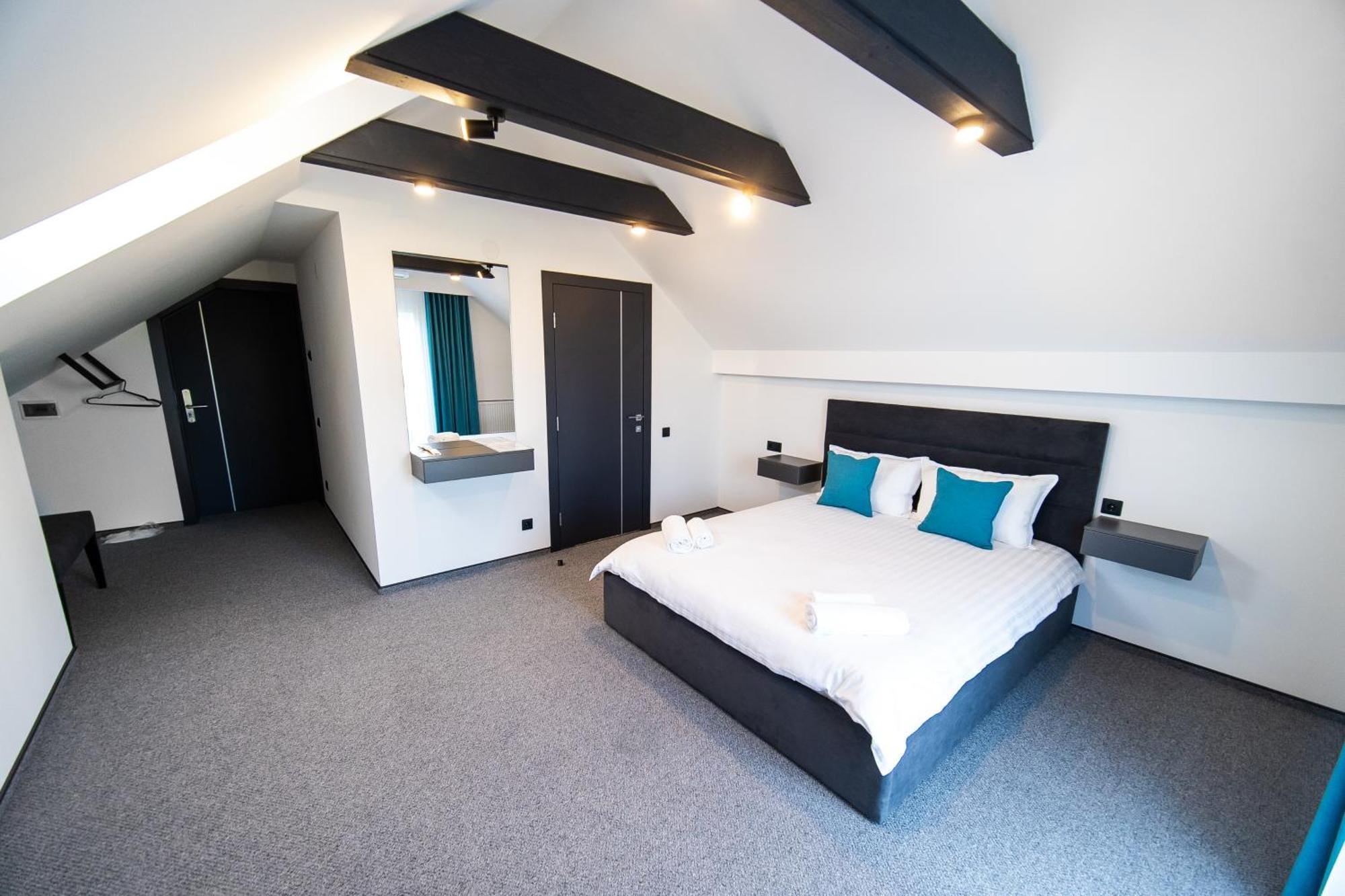 Royal Wood Hotel Rokytne  Экстерьер фото