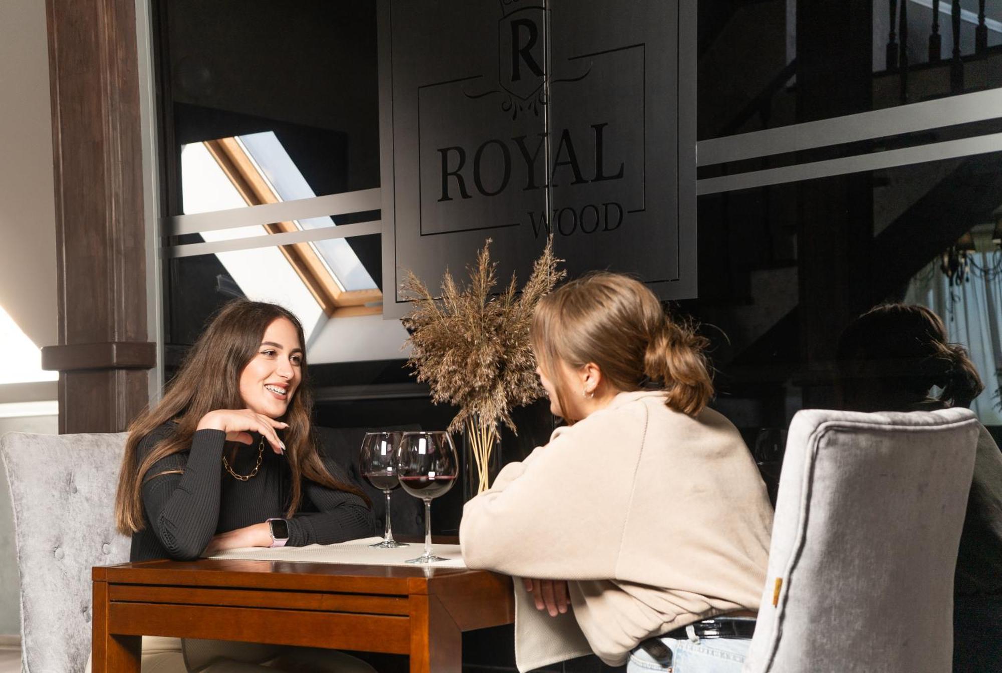 Royal Wood Hotel Rokytne  Экстерьер фото